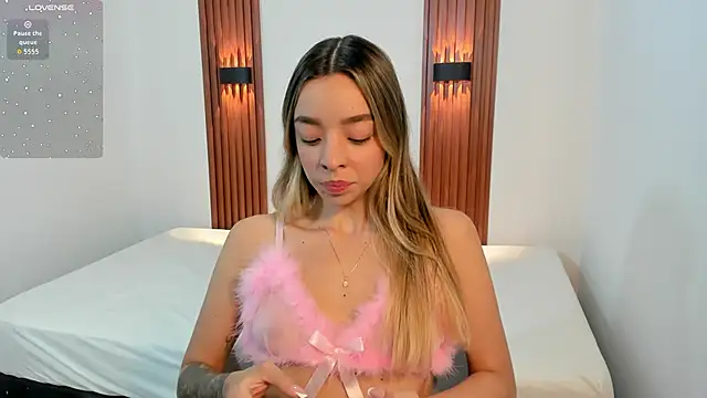 AliceRoss0 online show from 12/20/25, 10:01