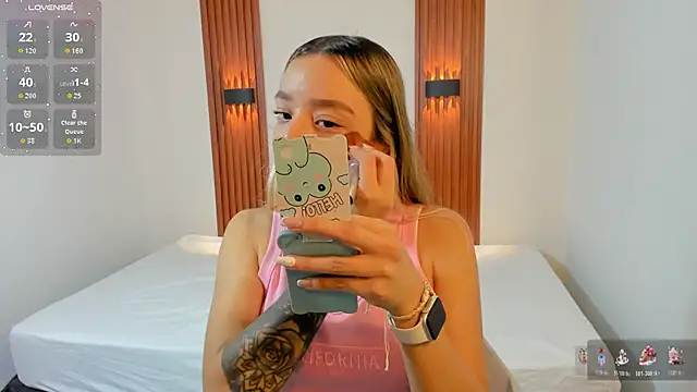 Snapshot of AliceRoss0 chatting on 12/18/25, 08:23 AliceRoss0 online show from 12/18/25, 08:23