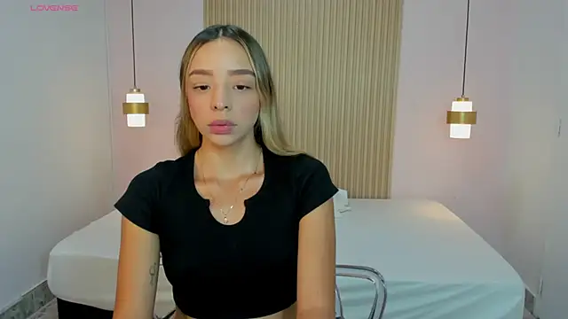 Snapshot of AliceRoss0 chatting on 06/30/26, 08:31 AliceRoss0 online show from 06/30/26, 08:31