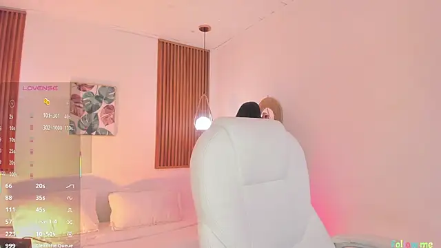 Snapshot of TiffanyWright chatting on 11/09/25, 01:37 TiffanyWright online show from 11/09/25, 01:37