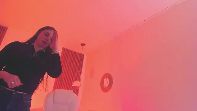 Snapshot of TiffanyWright chatting on 11/30/25, 01:23 TiffanyWright online show from 11/30/25, 01:23