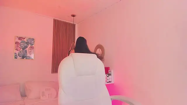 Snapshot of TiffanyWright chatting on 12/16/25, 01:26 TiffanyWright online show from 12/16/25, 01:26