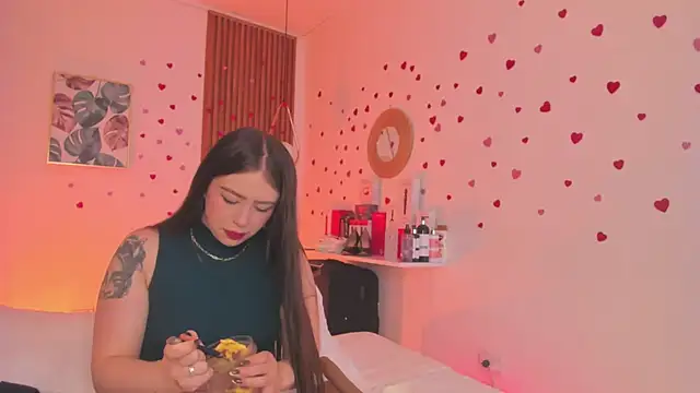 TiffanyWright online show from 04/14/26, 01:27