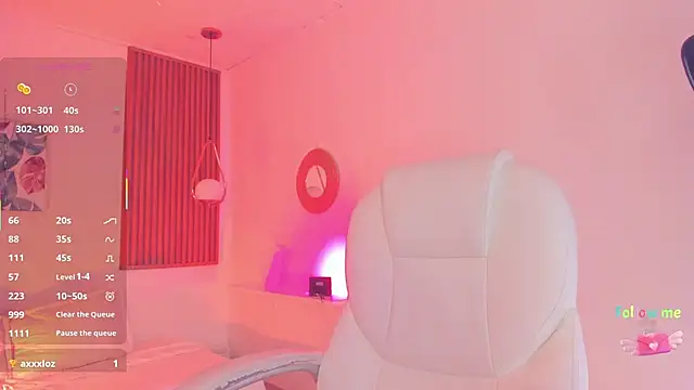 Snapshot of TiffanyWright chatting on 10/23/25, 01:21 TiffanyWright online show from 10/23/25, 01:21