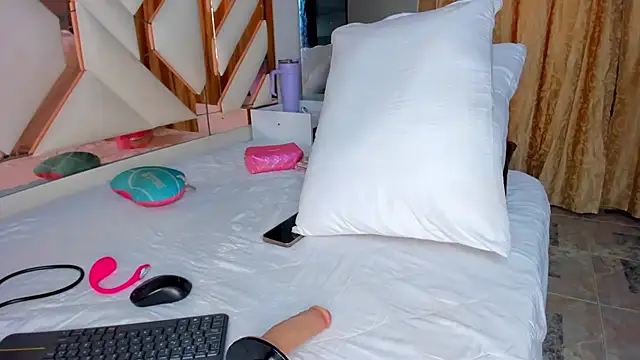 CintiaVega online show from 10/03/25, 12:17