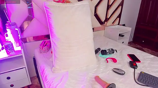 CintiaVega online show from 01/13/26, 02:37