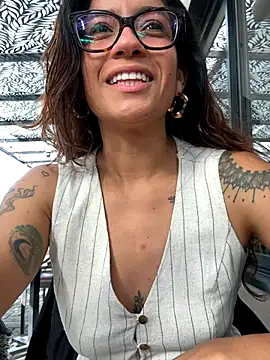 Snapshot of ValeriEvan chatting on 11/19/25, 08:42 ValeriEvan online show from 11/19/25, 08:42