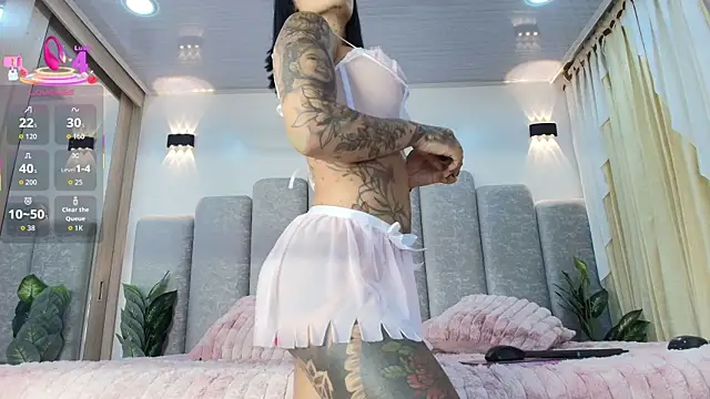 juliane sweer1 online show from 05/13/26, 12:39