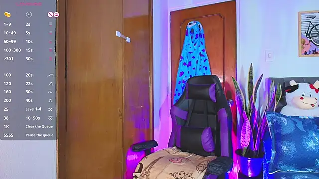 Cassie fletcher  online show from 11/21/25, 12:53