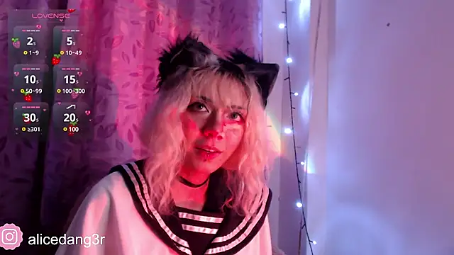 Snapshot of Alicedangerrr chatting on 01/12/25, 03:28 Alicedangerrr online show from 01/12/25, 03:28