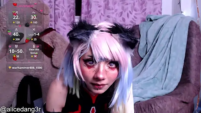 Snapshot of Alicedangerrr chatting on 02/19/25, 01:51 Alicedangerrr online show from 02/19/25, 01:51