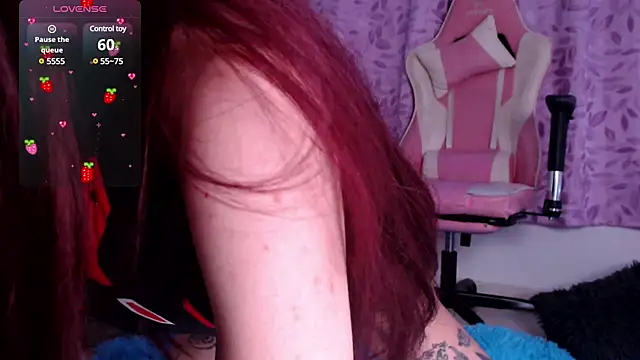 Snapshot of Alicedangerrr chatting on 01/31/25, 12:39 Alicedangerrr online show from 01/31/25, 12:39