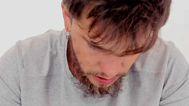 Snapshot of Beard_xox chatting on 10/13/25, 09:05 Beard xox online show from 10/13/25, 09:05