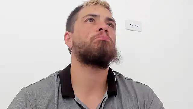 Snapshot of Beard_xox chatting on 07/15/26, 08:27 Beard xox online show from 07/15/26, 08:27