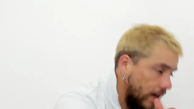 Snapshot of Beard_xox chatting on 06/14/26, 10:33 Beard xox online show from 06/14/26, 10:33