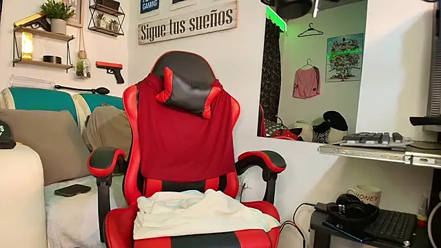 Snapshot of Leenar_Key chatting on 11/09/25, 02:15 Leenar Key online show from 11/09/25, 02:15