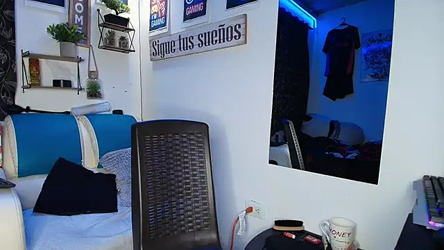 Snapshot of Leenar_Key chatting on 09/21/25, 12:16 Leenar Key online show from 09/21/25, 12:16