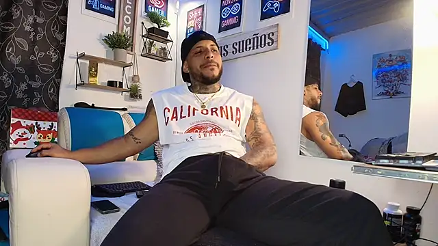 Snapshot of Leenar_Key chatting on 10/03/25, 02:15 Leenar Key online show from 10/03/25, 02:15