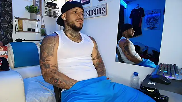 Snapshot of Leenar_Key chatting on 09/23/25, 10:44 Leenar Key online show from 09/23/25, 10:44