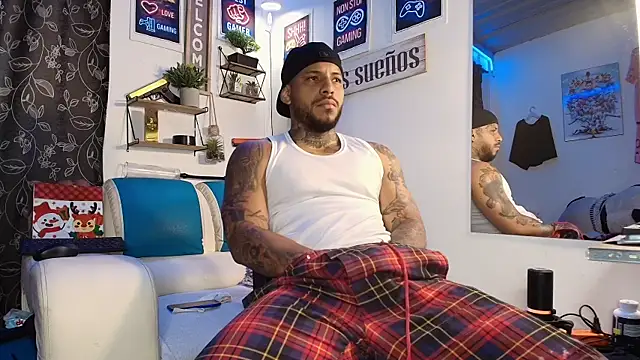 Snapshot of Leenar_Key chatting on 10/03/25, 02:18 Leenar Key online show from 10/03/25, 02:18