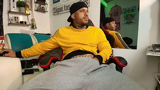 Snapshot of Leenar_Key chatting on 12/03/25, 10:58 Leenar Key online show from 12/03/25, 10:58