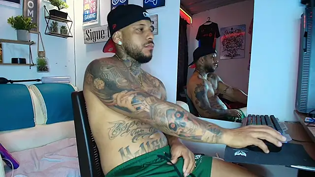 Snapshot of Leenar_Key chatting on 09/22/25, 02:23 Leenar Key online show from 09/22/25, 02:23