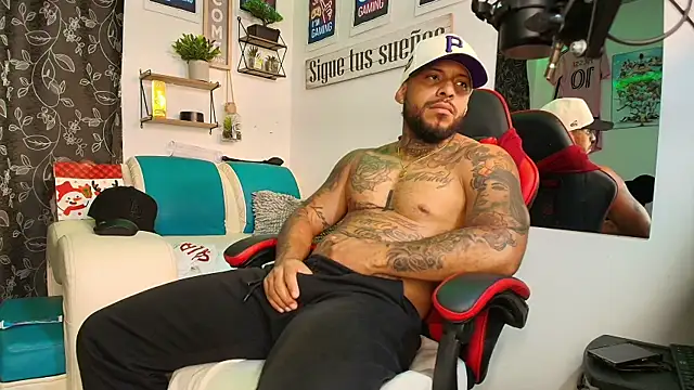 Snapshot of Leenar_Key chatting on 11/14/25, 01:09 Leenar Key online show from 11/14/25, 01:09