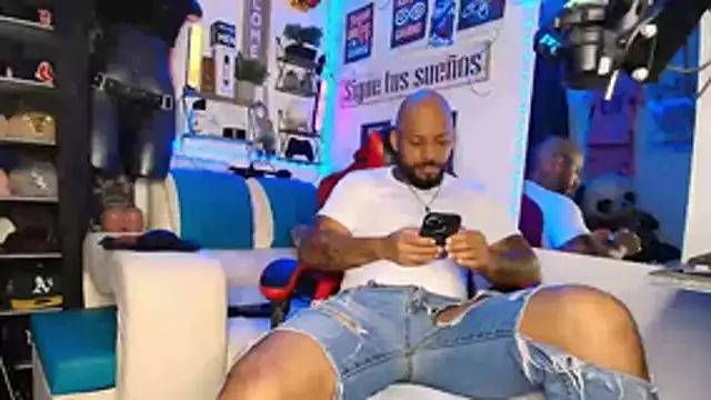 Leenar Key online show from 03/17/26, 07:39