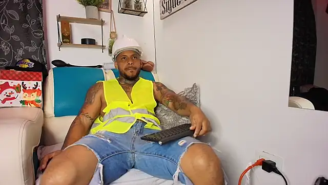 Snapshot of Leenar_Key chatting on 09/30/25, 01:44 Leenar Key online show from 09/30/25, 01:44