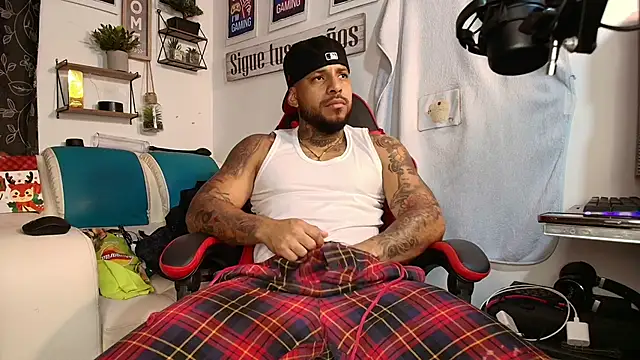 Snapshot of Leenar_Key chatting on 11/15/25, 12:53 Leenar Key online show from 11/15/25, 12:53