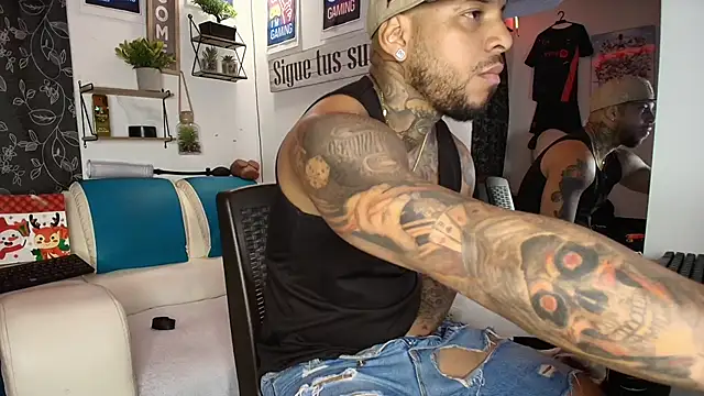 Snapshot of Leenar_Key chatting on 09/27/25, 12:39 Leenar Key online show from 09/27/25, 12:39