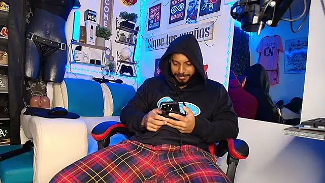 Leenar Key online show from 03/19/26, 10:59