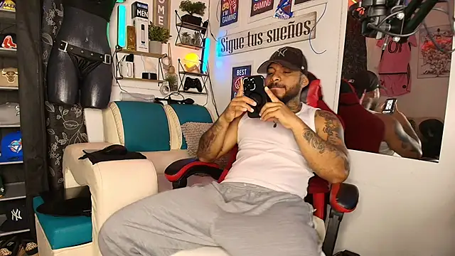 Leenar Key online show from 04/06/26, 03:02