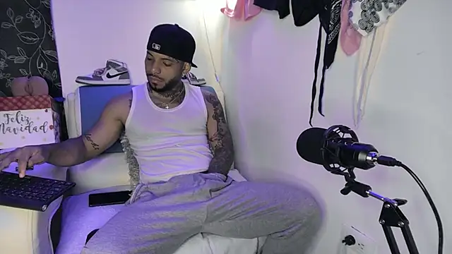 Snapshot of Leenar_Key chatting on 03/14/25, 11:34 Leenar Key online show from 03/14/25, 11:34