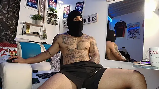 Snapshot of Leenar_Key chatting on 10/20/25, 03:12 Leenar Key online show from 10/20/25, 03:12