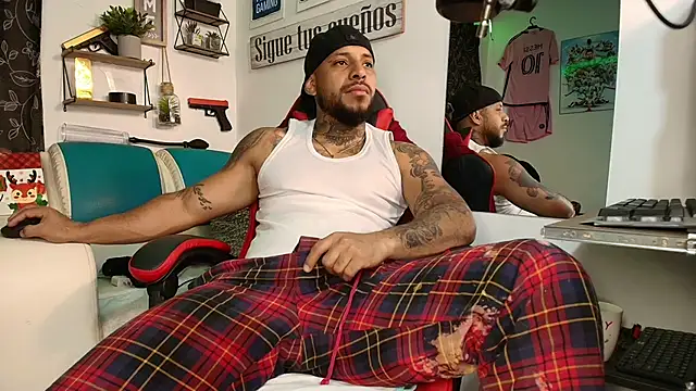 Snapshot of Leenar_Key chatting on 11/11/25, 03:18 Leenar Key online show from 11/11/25, 03:18