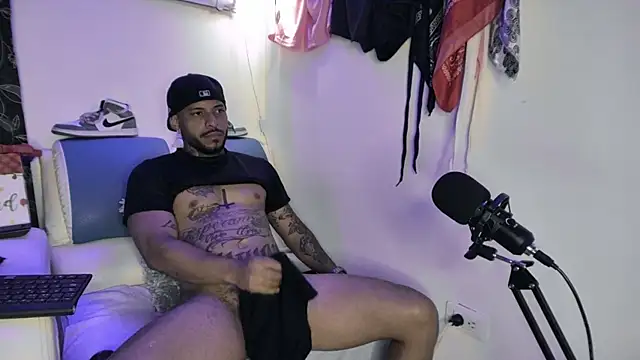 Snapshot of Leenar_Key chatting on 03/11/25, 05:02 Leenar Key online show from 03/11/25, 05:02