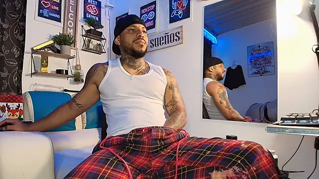 Snapshot of Leenar_Key chatting on 10/04/25, 01:34 Leenar Key online show from 10/04/25, 01:34