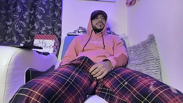 Snapshot of Leenar_Key chatting on 03/07/25, 10:35 Leenar Key online show from 03/07/25, 10:35