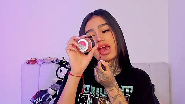 shadowcatt  online show from 04/25/26, 11:46