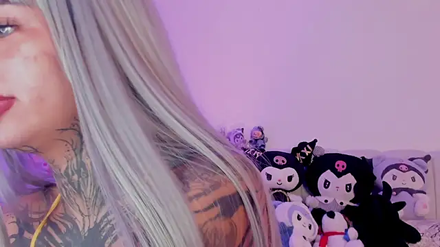 shadowcatt  online show from 11/17/25, 08:02