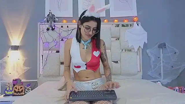 Saraa lov online show from 10/21/25, 03:06