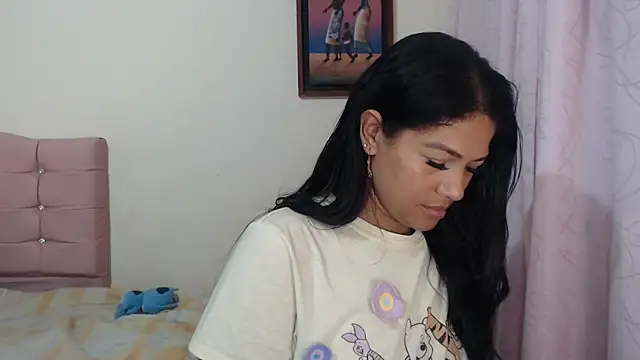 makennaa  online show from 04/15/26, 10:43