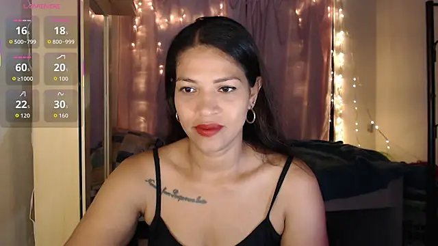 Snapshot of makennaa_ chatting on 10/20/25, 10:05 makennaa online show from 10/20/25, 10:05