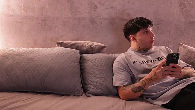 Nicky and Blake online show from 11/26/25, 05:24