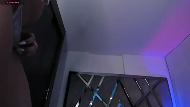 samaay07  online show from 10/27/25, 04:02