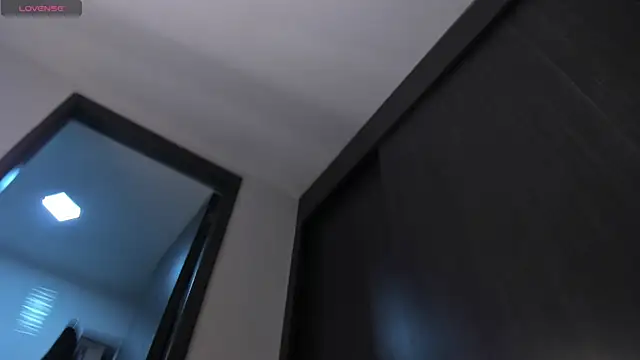 samaay07  online show from 12/18/25, 04:44