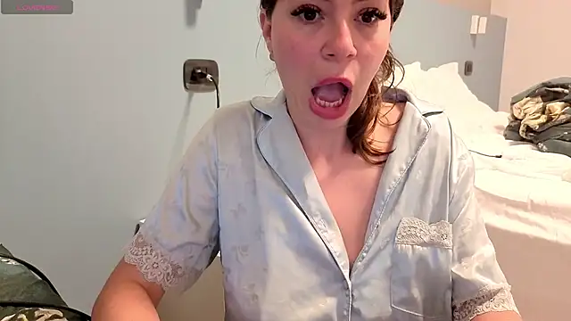 Jullyenn3 online show from 04/28/26, 05:28