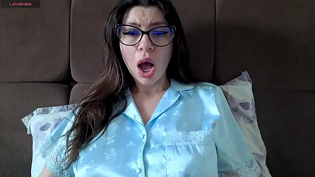 Jullyenn3 online show from 03/10/26, 02:43