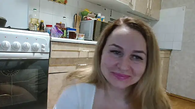 Snapshot of Vika_ chatting on 03/06/25, 04:08 Vika online show from 03/06/25, 04:08